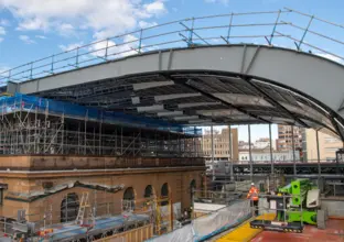 A side on view of the curved designed of the new feature roof at Central Station Northern Concourse. 