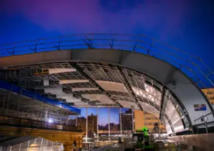 A side on view of the curved designed of the new feature roof at Central Station Northern Concourse. 