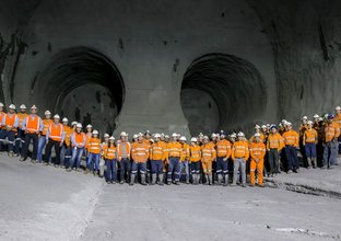 A group shot of the Northwest tunnelling team in full PPE outside the entrance of Sydney Metro's twin tunnels. 