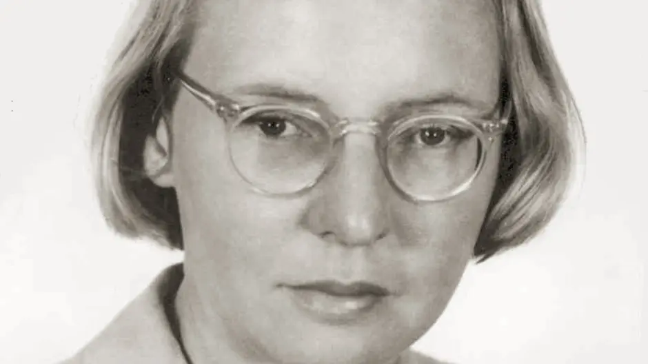 Ruby Payne Scott in short hair , wearing glasses in a no colored photo