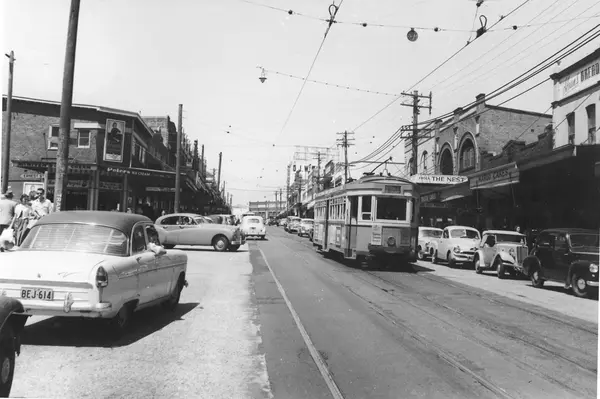 Black and white photo of a tram travelling north along Willoughby Road, Crows Nest.