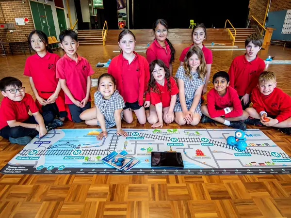 Students of Tempe Public School infront with a blue robot 