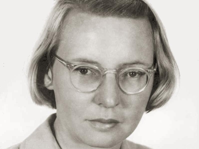 Ruby Payne Scott in short hair , wearing glasses in a no colored photo