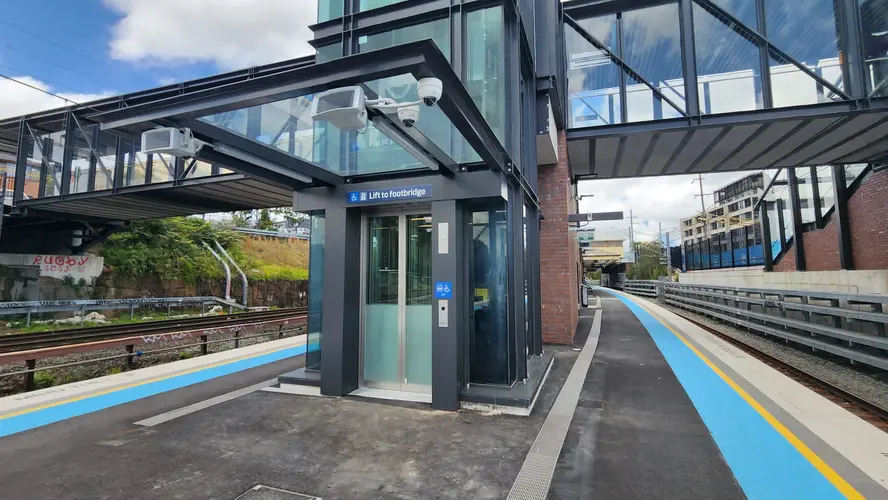 lift at the Dulwich Hill Station platform