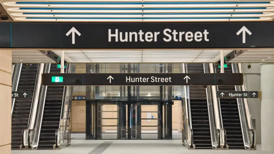 Signs indicating where the exit to Hunter Street is