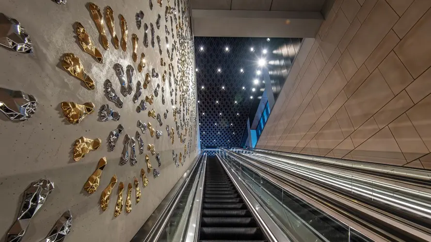 Artwork on Waterloo Station by Nicole Monks