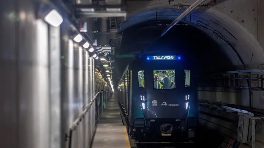 City line Metro under the tunnel